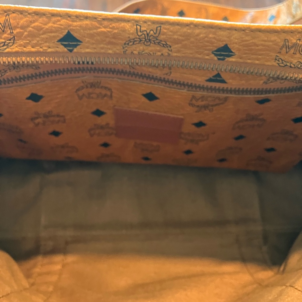 MCM Visetos Monogram Tote in Cognac and Black - Picture 4 of 16